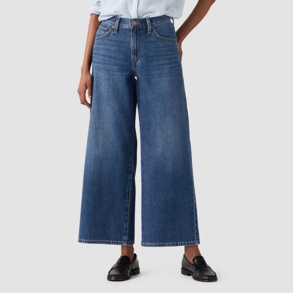 Levi's Women's Middy Wide Leg Ankle Jeans in size 24 , 25 , 28 27 , and 31 in